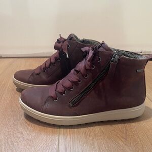 Women’s Burgundy High-Top Sneakers Sz40